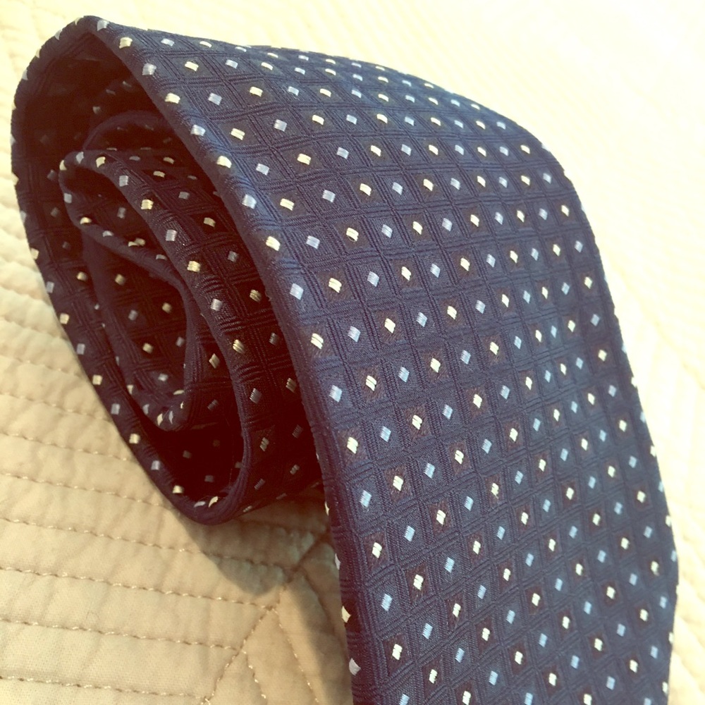 LIKE NEW Roundtree & Yorke tie